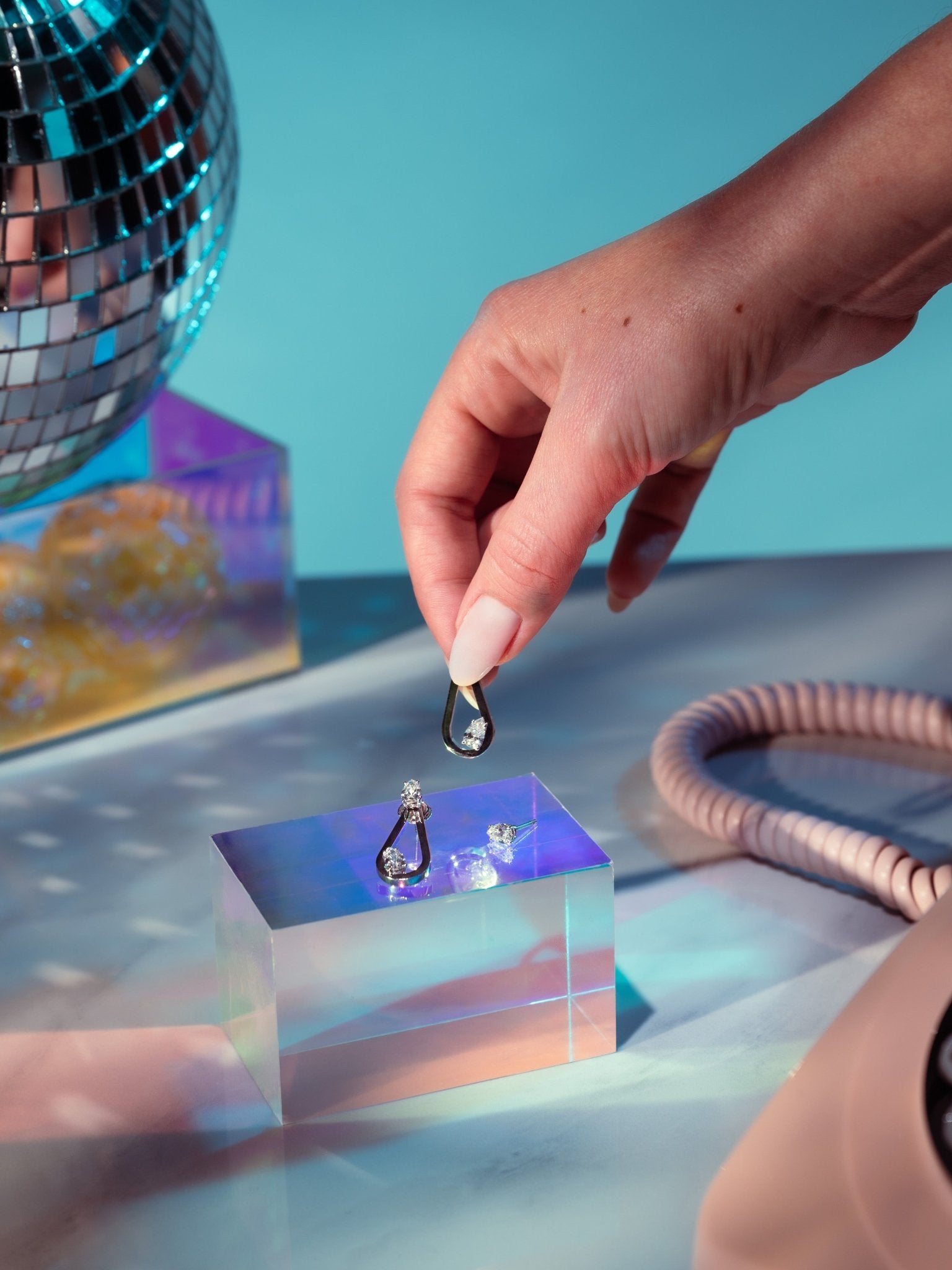 Boucles D'oreilles en or jaune et blanc 18 carats avec de magnifiques diamants de synthèse de couleur  - Lauredi