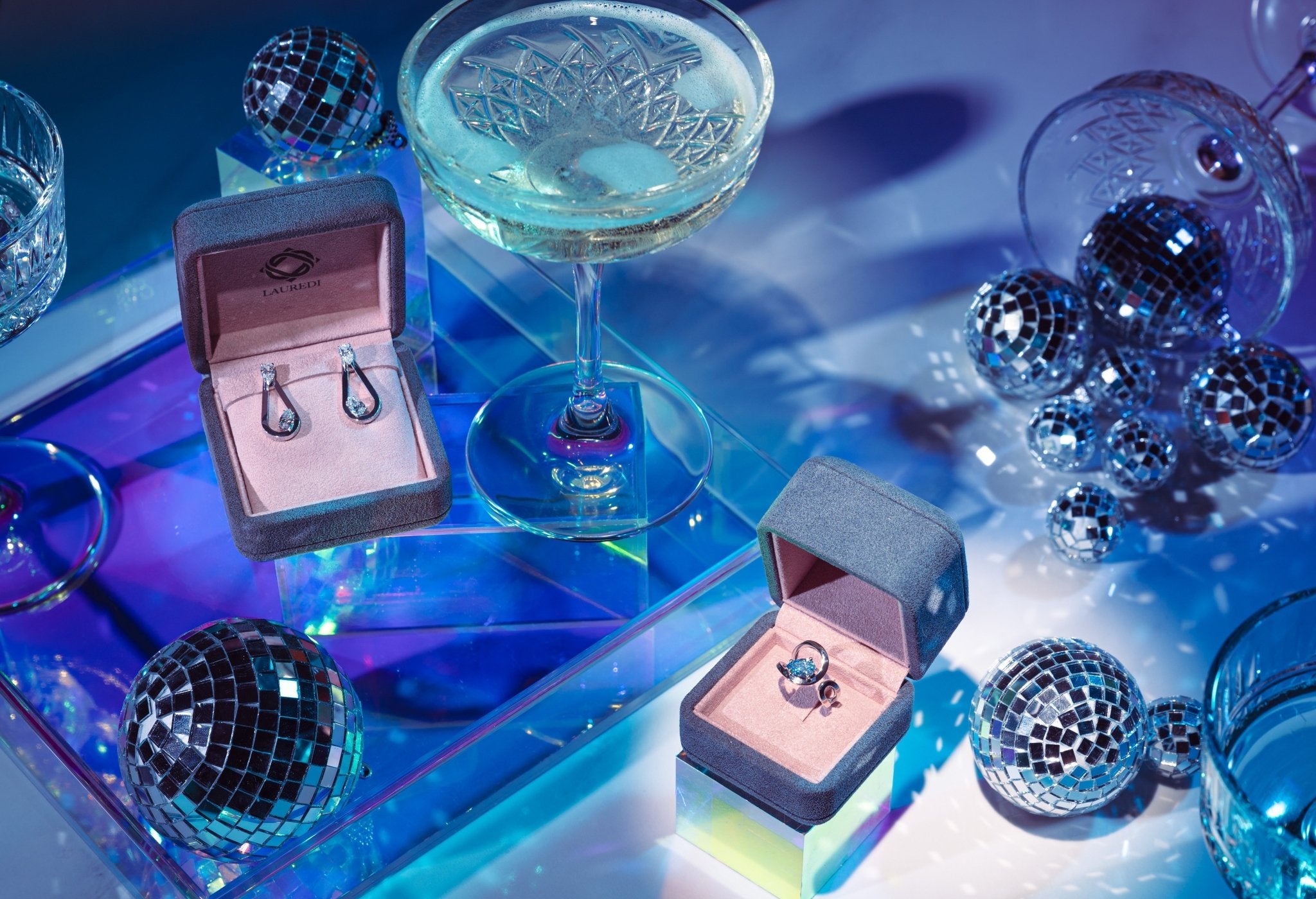 Loop, Collection en or jaune et blanc 18 carats avec de magnifiques diamants de synthèse de couleur - Lauredi