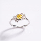 Bague de fiançailles Andrea en or blanc, diamant de synthèse jaune 0,5 ct et six diamants latéraux – Lauredi