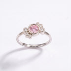 Bague de fiançailles Andrea en or blanc, diamant de synthèse rose 0,5 ct et six diamants latéraux – Lauredi