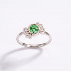 Bague de fiançailles Andrea en or blanc, diamant de synthèse vert 0,5 ct et six diamants latéraux – Lauredi