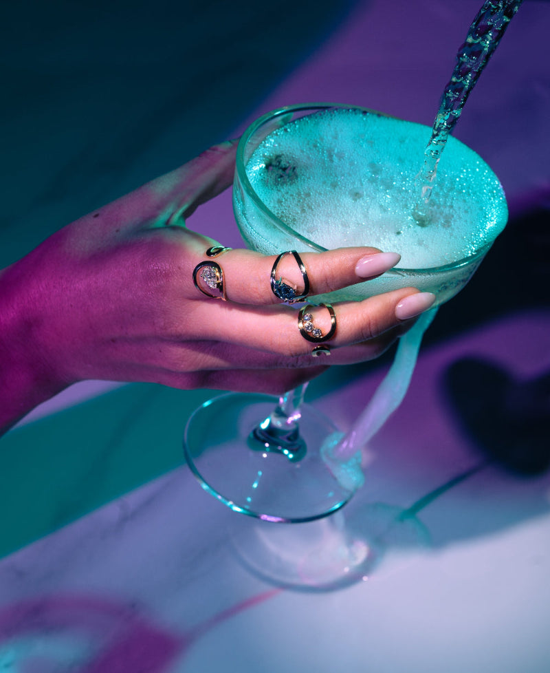 Lauredi_loop_hero_image_bague_poire_diamant_bleu_blanc_trio