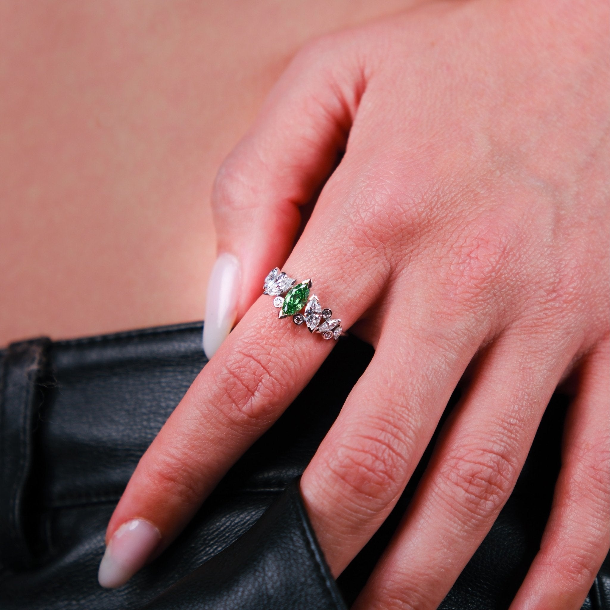 Bague Mme La Marquise Diamant Marquise Vert, Or 18 carats - Lauredi