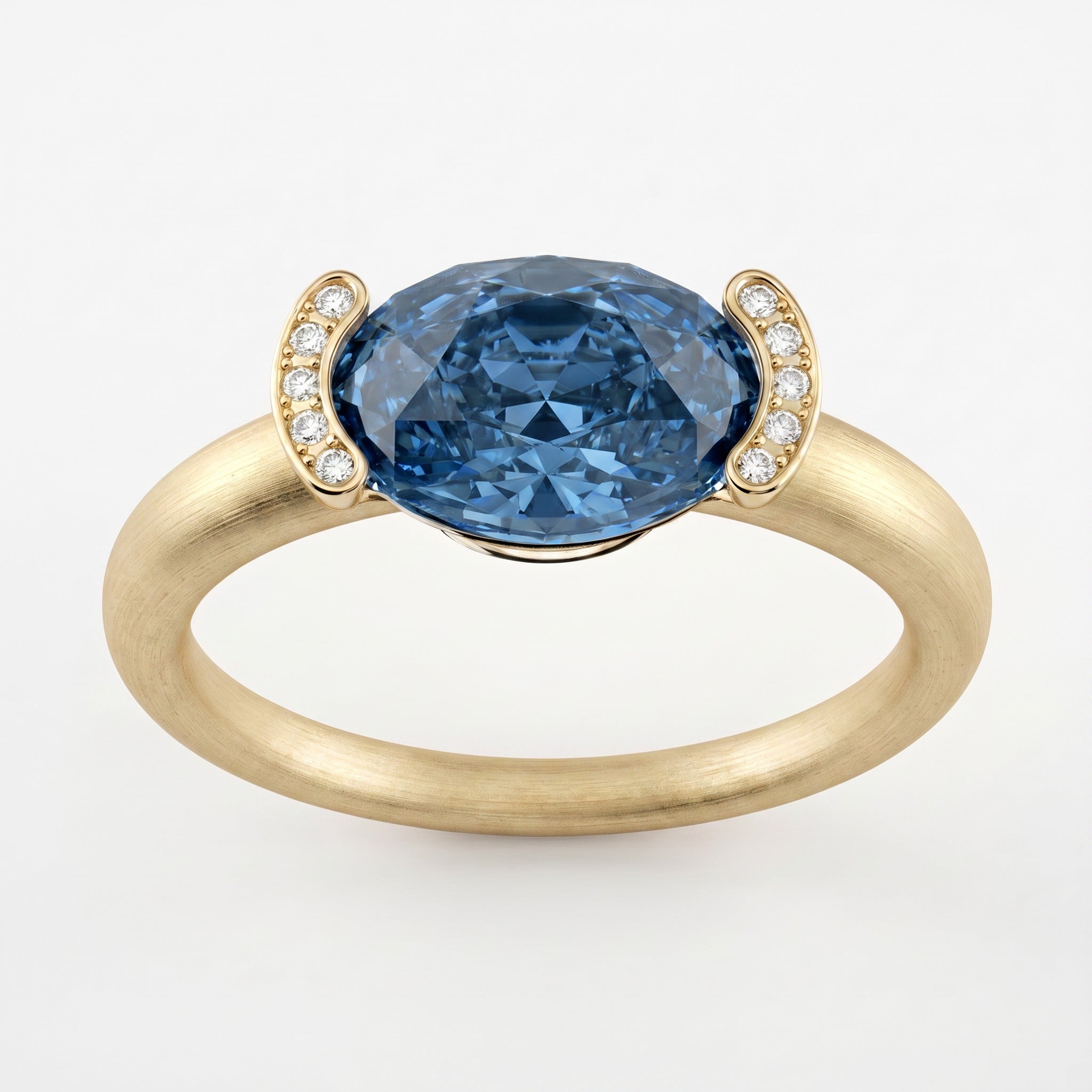 Bague Christine Bonbon en or jaune 18 carats recyclé, diamant de synthèse bleu de taille ovale serti est-ouest entre deux croissants pavés - Lauredi