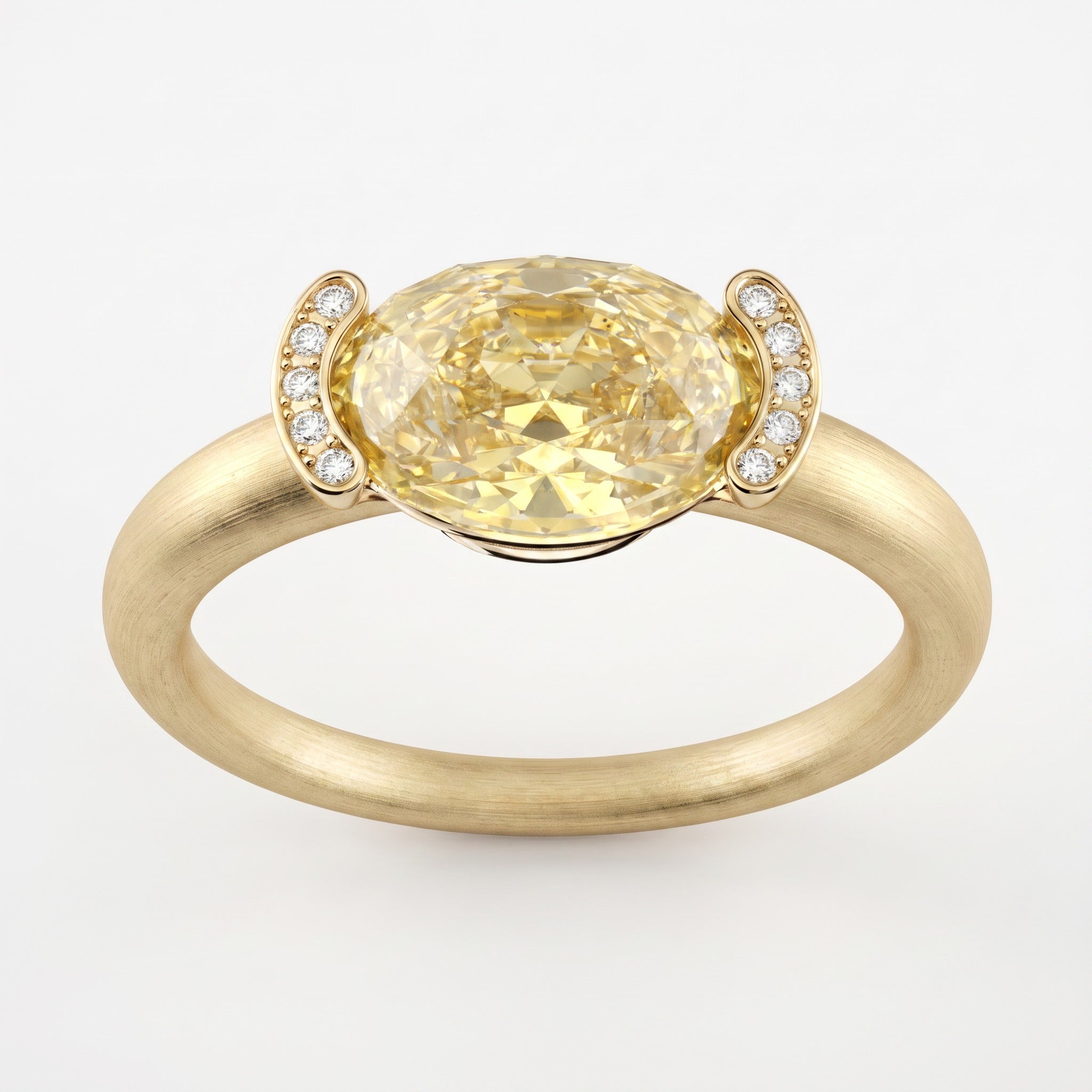 Bague Christine Bonbon en or jaune 18 carats recyclé, diamant de synthèse jaune de taille ovale serti est-ouest entre deux croissants pavés - Lauredi