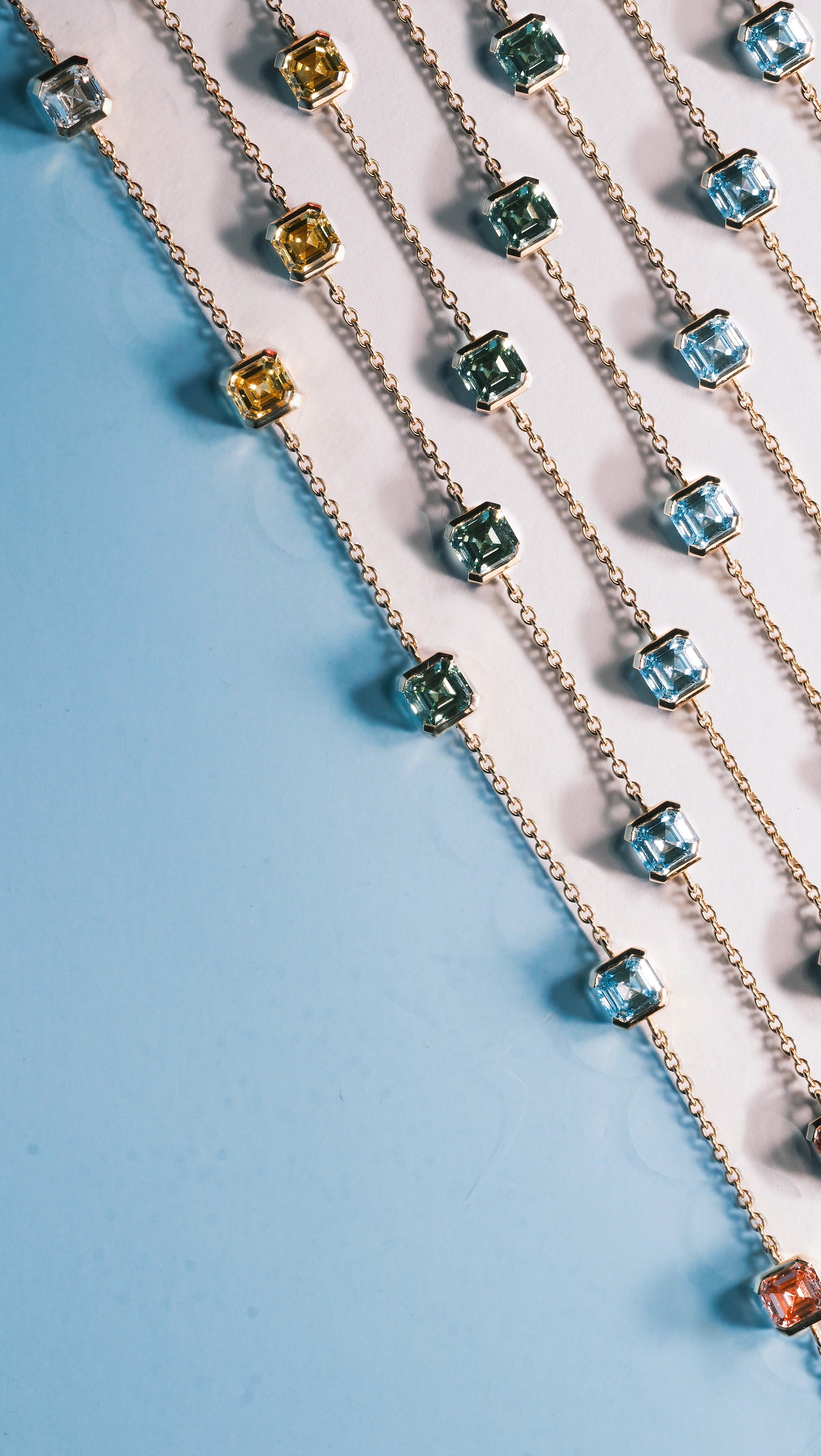 Bracelet Faubourg 1935 diamants jaunes,bleus, roses et verts