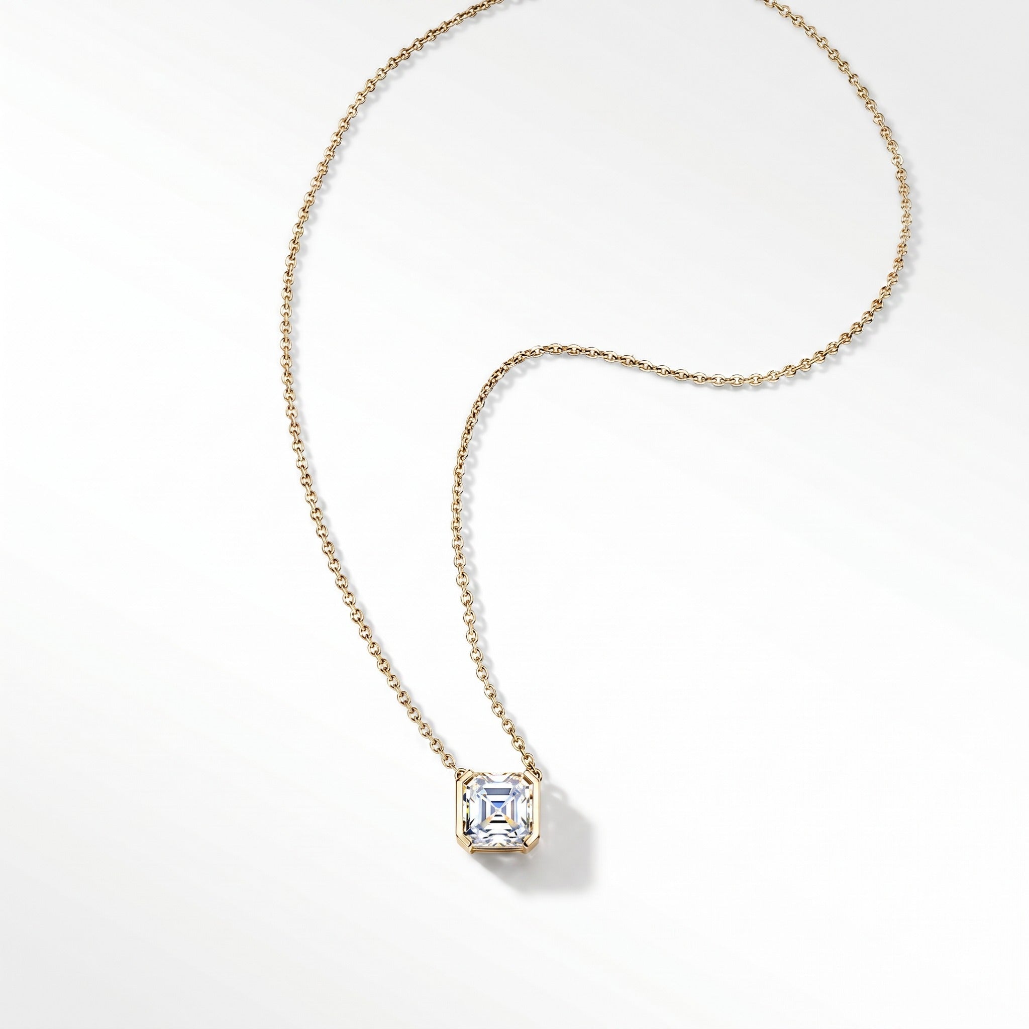 Collar Faubourg 1925 en oro reciclado de 18 quilates con diamante de laboratorio talla Asscher blanco – Lauredi