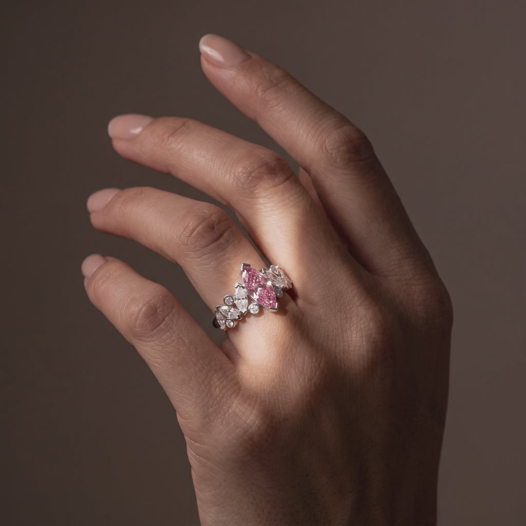 Vidéo bague Mme La Marquise diamant marquise portée au doigt - Lauredi