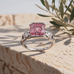 Vidéo bague Faubourg 1925 diamant Asscher rose sur pierre et olivier - Lauredi
