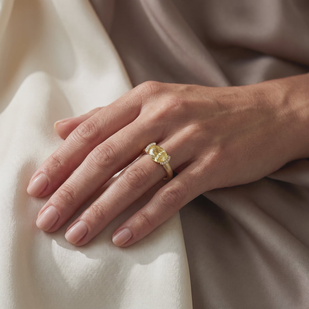 Vidéo bague Christine diamant taille émeraude portée au doigt - Lauredi