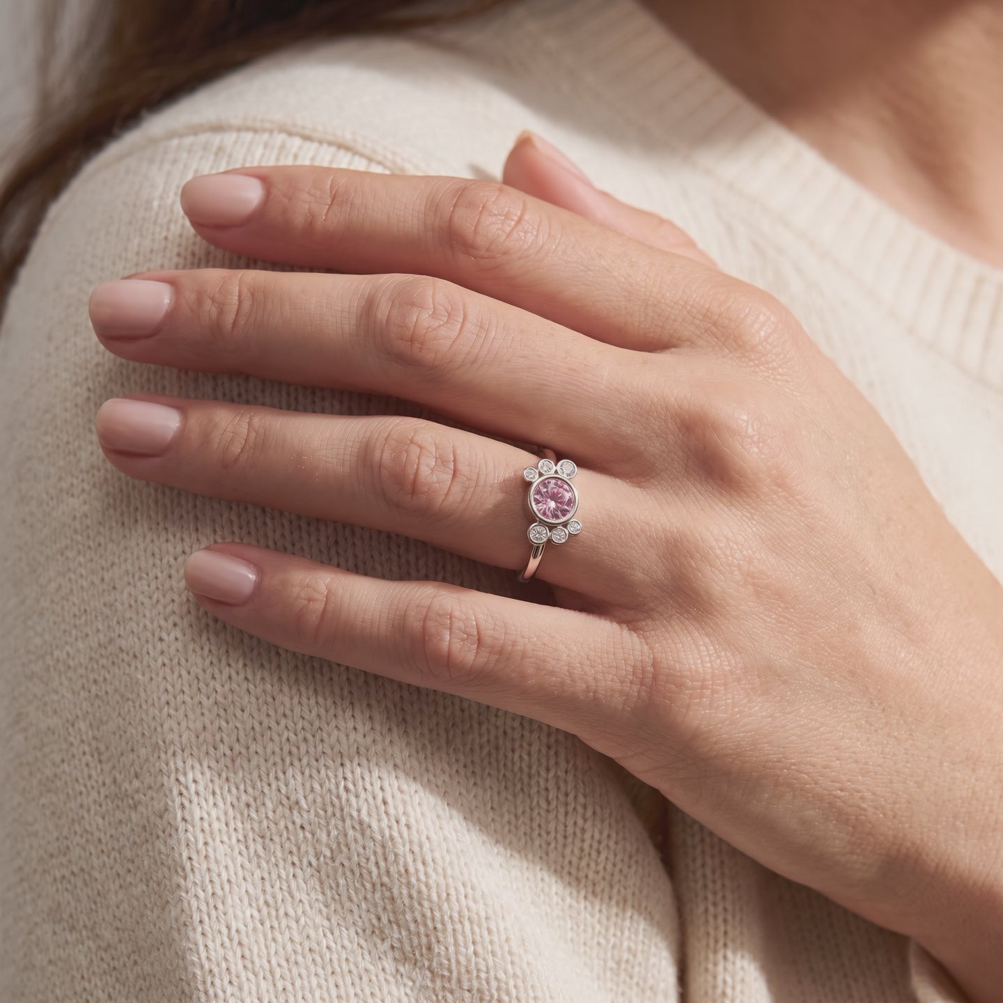 Vidéo bague Andrea diamant portée au doigt - Lauredi