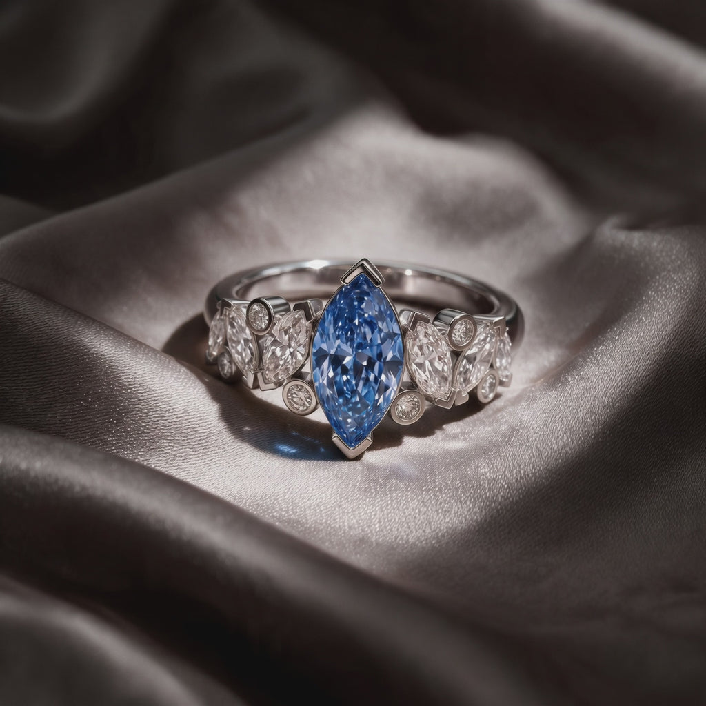 Vidéo bague Mme La Marquise diamant marquise bleu sur satin - Lauredi