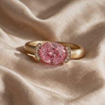 Vidéo bague Christine "pinkie ring" diamant rose sur satin - Lauredi