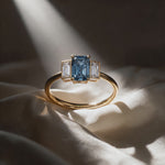 Vidéo bague Christine diamant bleu sur satin - Lauredi