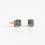 Pendientes de botón Faubourg 1925 en oro reciclado de 18 quilates con diamante de laboratorio talla Asscher azul – Lauredi