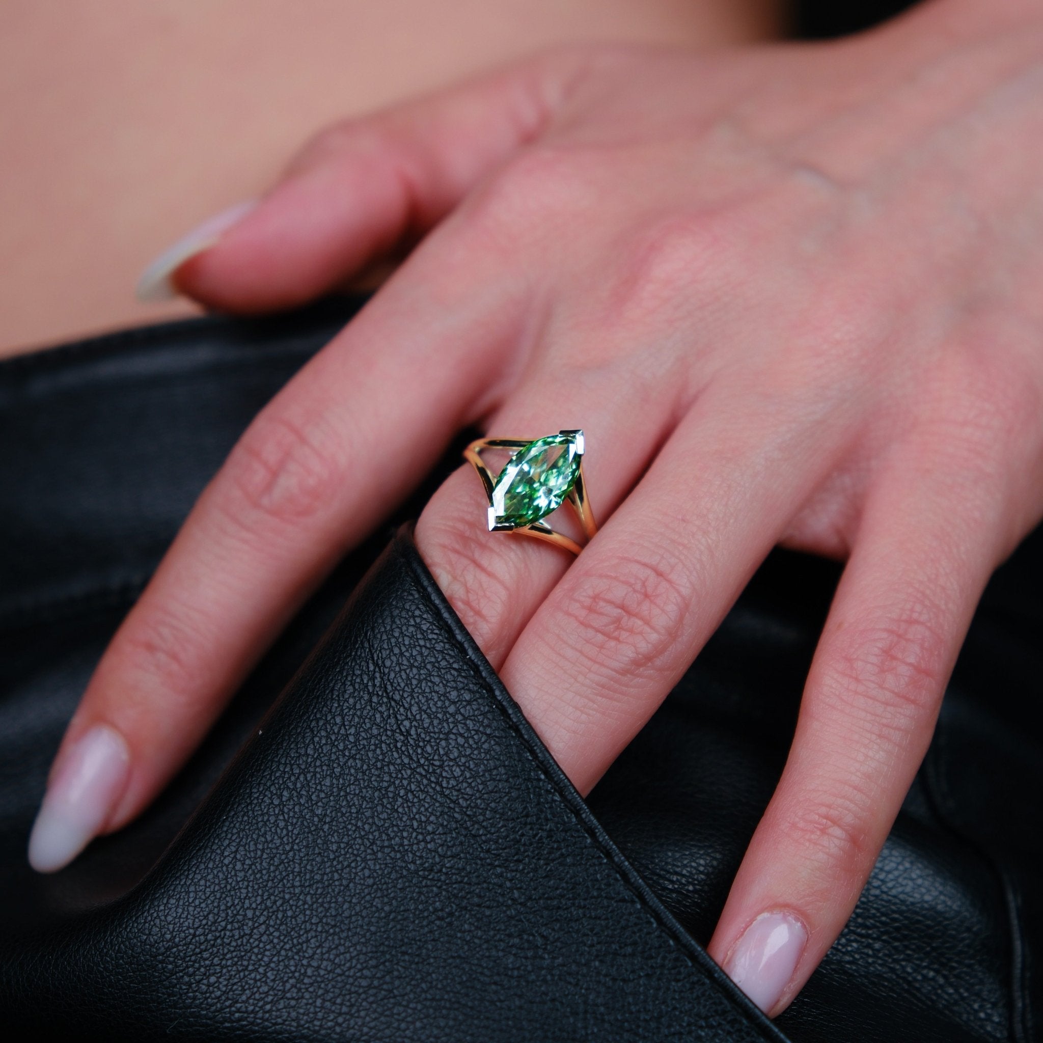 Solitaire Mme La Marquise en or recyclé 18 carats, diamant de laboratoire taille marquise vert – Lauredi